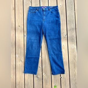 ✨Sold✨Gloria Vanderbilt “Amanda” Jeans, size 18